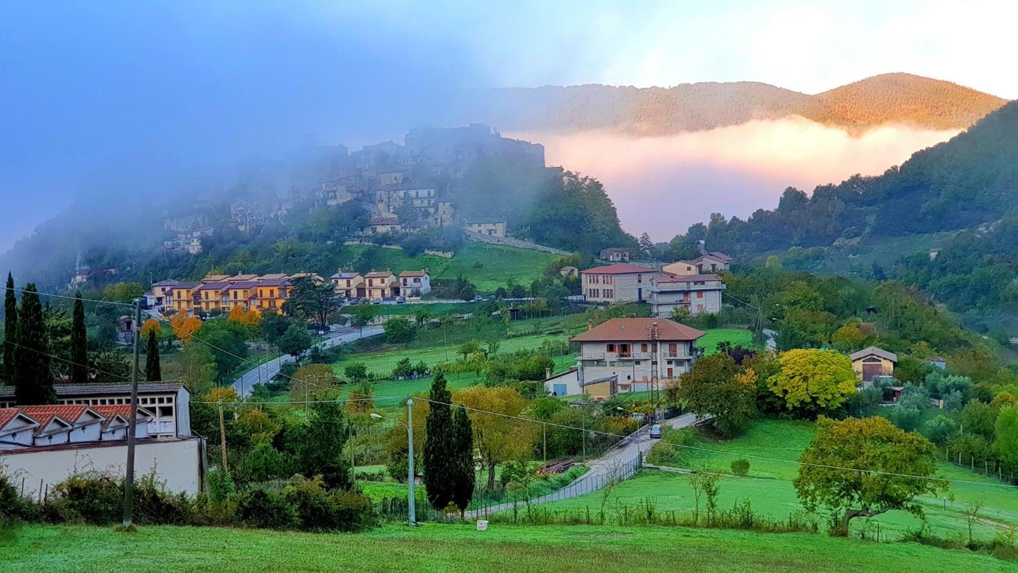La Terrazza Sul Lago Turano Castel di Tora Kültér fotó