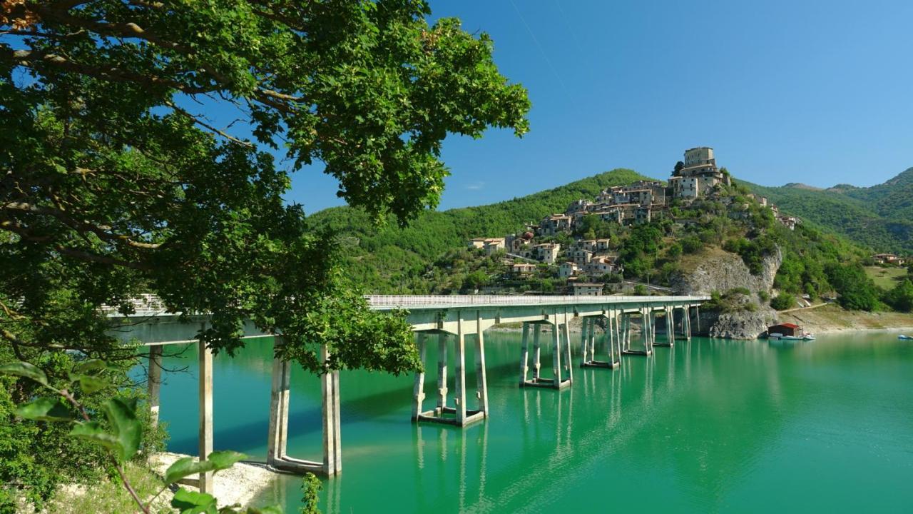 La Terrazza Sul Lago Turano Castel di Tora Kültér fotó