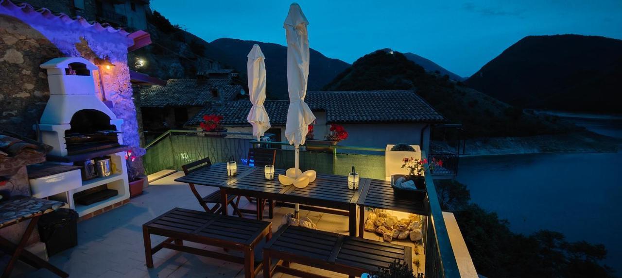 La Terrazza Sul Lago Turano Castel di Tora Kültér fotó