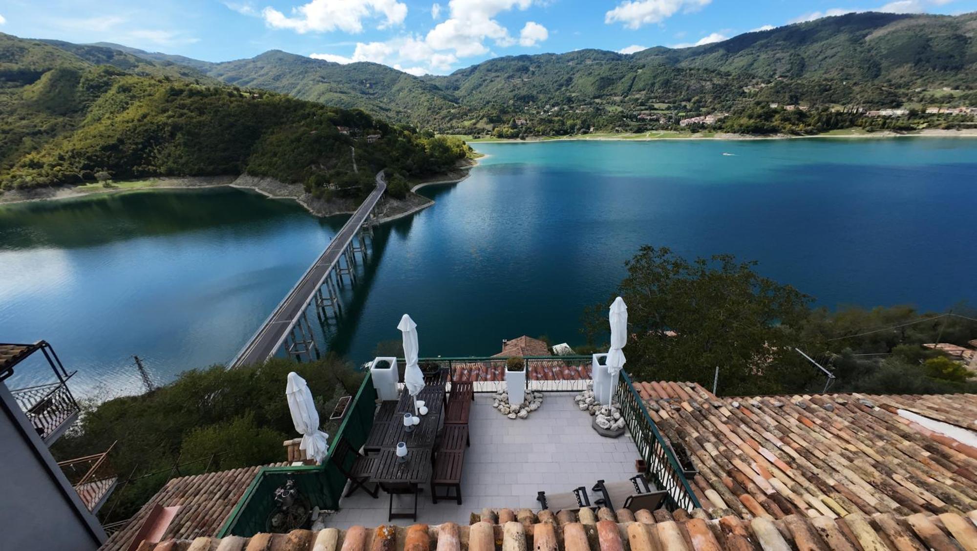 La Terrazza Sul Lago Turano Castel di Tora Kültér fotó
